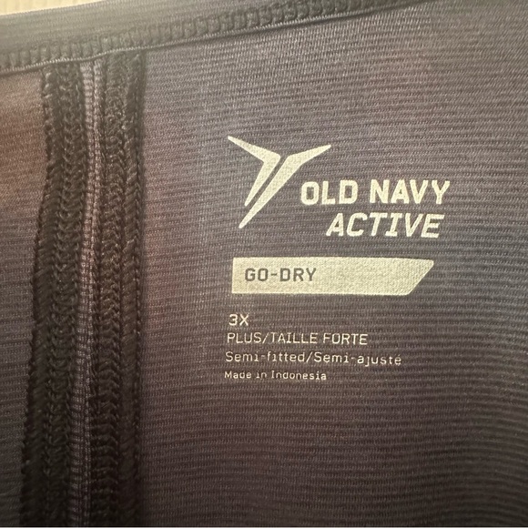 Old Navy Active Go-Dry Athletic Scoop neck Tshirt - Picture 4 of 8